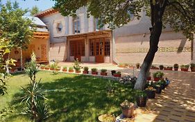 Guest House Ikathouse